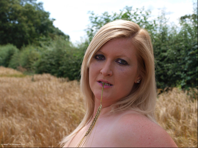 Samantha - Frolicking In The Sun